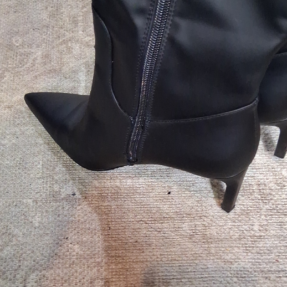 Elegant Black Heeled Boots - Picture 7 of 7
